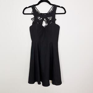 Xenia Boutique Black Size 6 Caged Embroidered Lace Dress Fit and Flare Cocktail